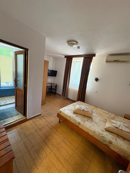 Militari, non-stop, regim hotelier 135/3 ore,