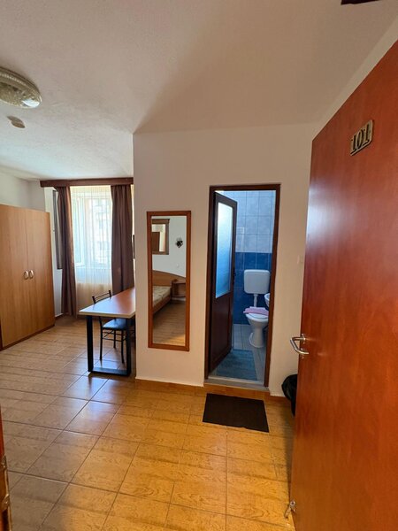 Militari, non-stop, regim hotelier 135/3 ore,