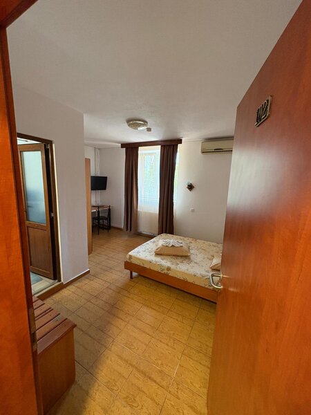 Militari, non-stop, regim hotelier 135/3 ore,